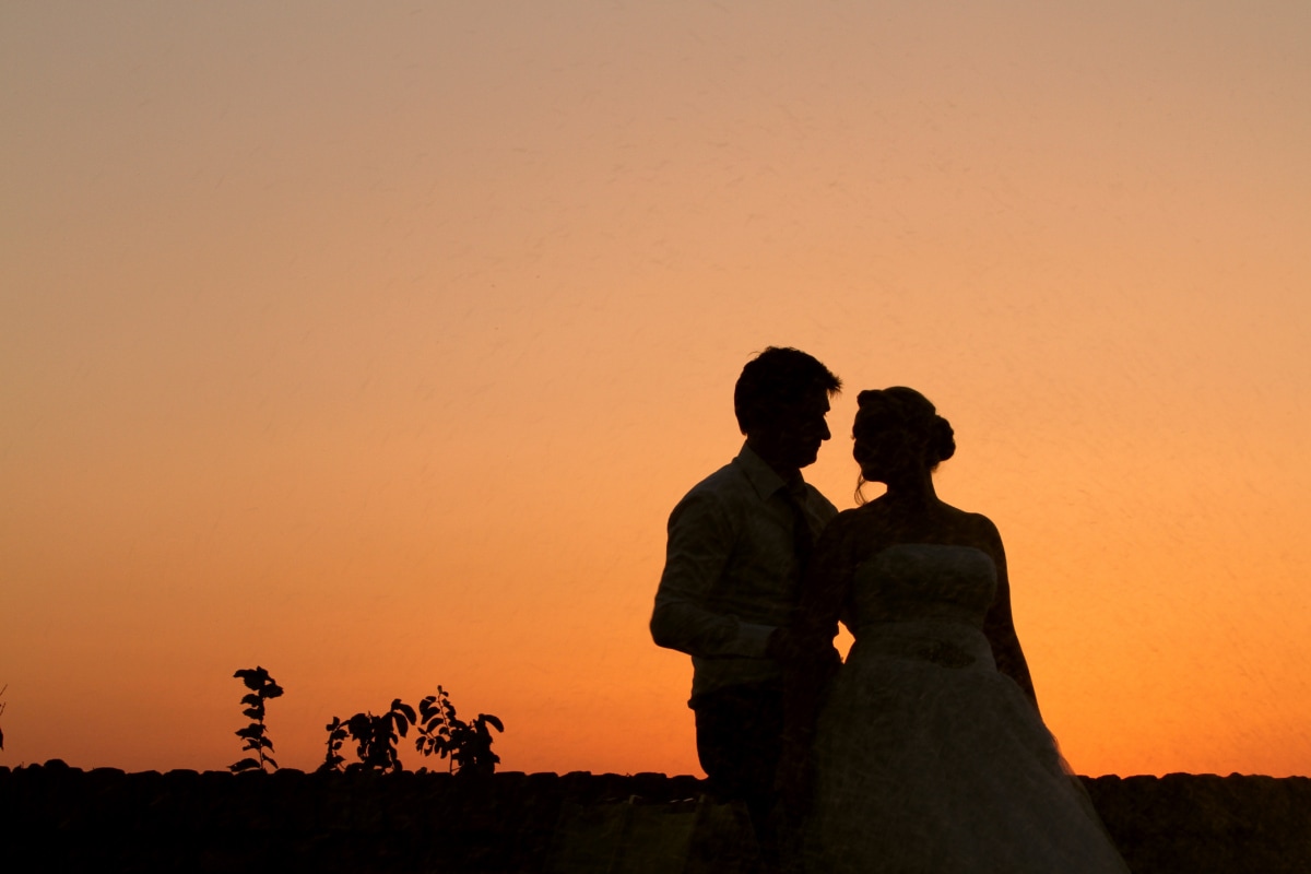 bruid, bruidegom, zonsondergang, silhouet, betrokkenheid, liefde, romantiek, backlit, dageraad, bruiloft