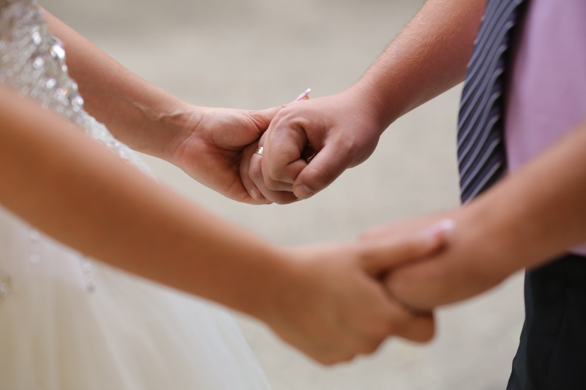 bruden, brudgommen, holde, partnere, støtte, fellesskap, bryllup, hender, engasjement, kvinne