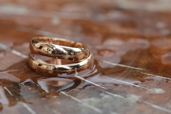 gold, golden glow, metal, reflection, rings, wedding ring, wet, brown, detail, handmade