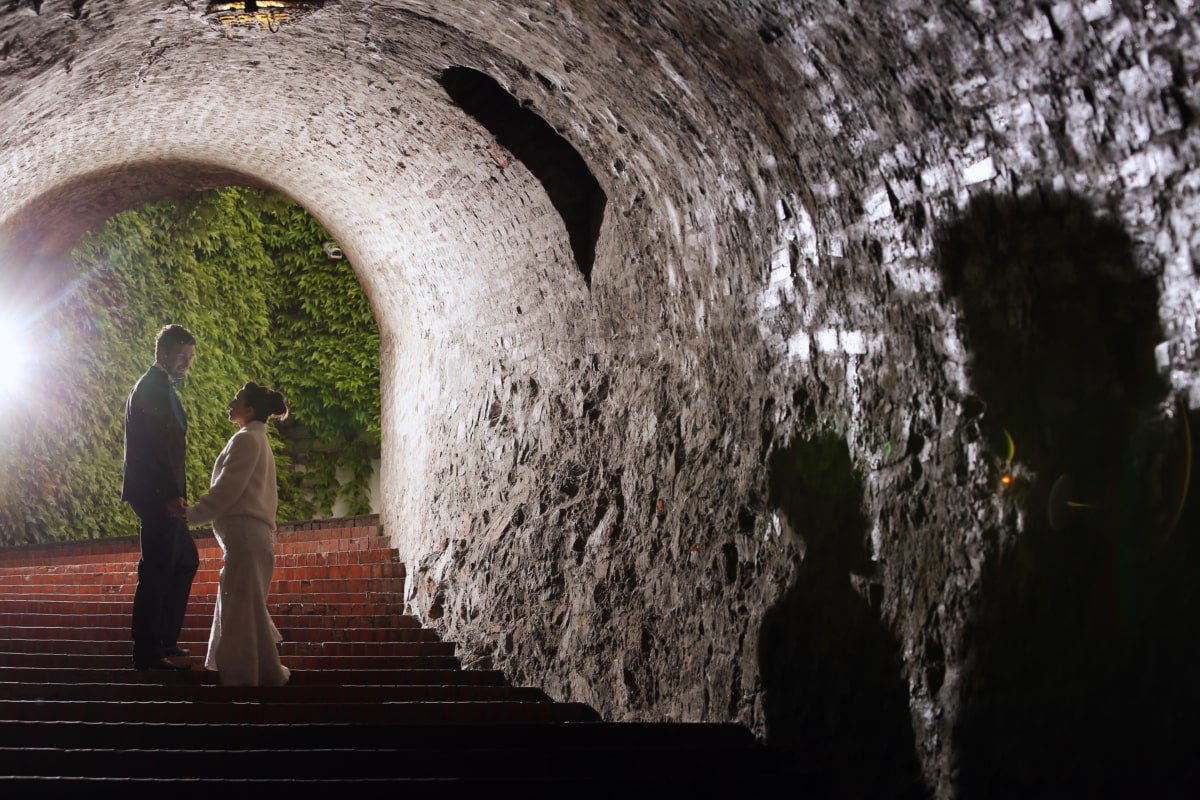 花嫁, 新郎, 光, 愛, ロマンチックです, シャドウ, 階段, トンネル, 穴, 人々