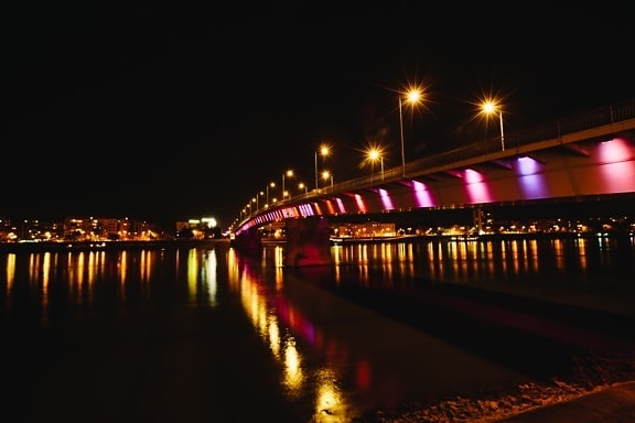 архитектурный стиль, мост, свет лампы, отражение, отражатель, берег реки, вода, пирс, устройство, город