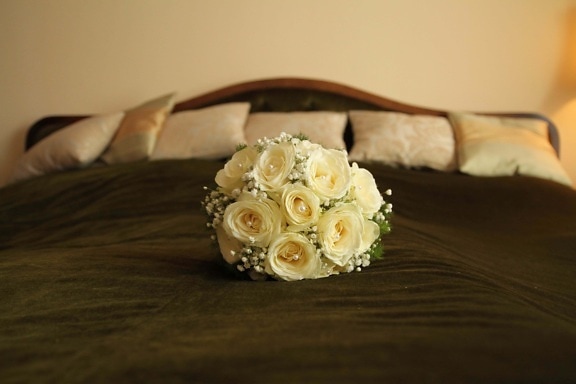lit, chambre à coucher, couverture, coussin, meubles, mur, des roses, fleur, bouquet, Rose