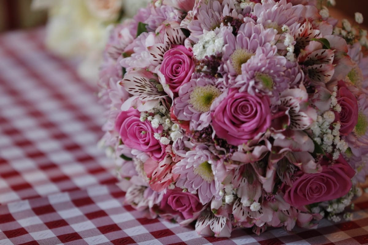bouquet, flower, gift, petals, pinkish, romantic, tablecloth, decoration, roses, flowers