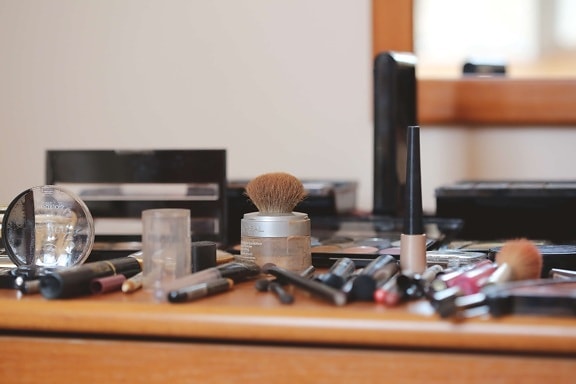 Bürsten, Kosmetik, Hand-Werkzeug, Make-up, professionelle, Still-Leben, drinnen, Spiegel, Möbel, Schreibtisch