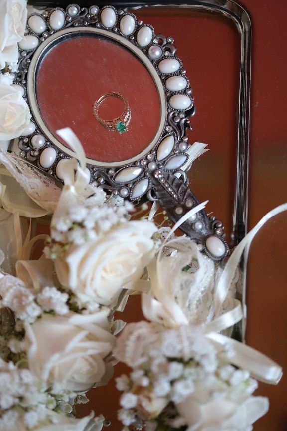 artesanía, hecho a mano, joyería, espejo, peras, reflexión, anillo de bodas, boda, romance, amor