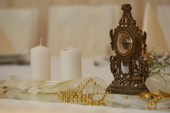 analógové hodiny, umenie, sviečky, zlato, dekorácie interiéru, šperky, náhrdelník, hrušky, sochárstvo, sviečka