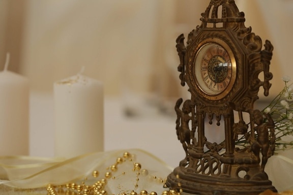 analogni sat, bronca, svijeće, fina umjetnost, zlatni sjaj, nakit, ogrlica, kruške, skulptura, sat