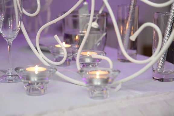 luz de las velas, velas, candelero, zona de comedor, elegancia, gafas, lujo, vajilla, diseño, digital