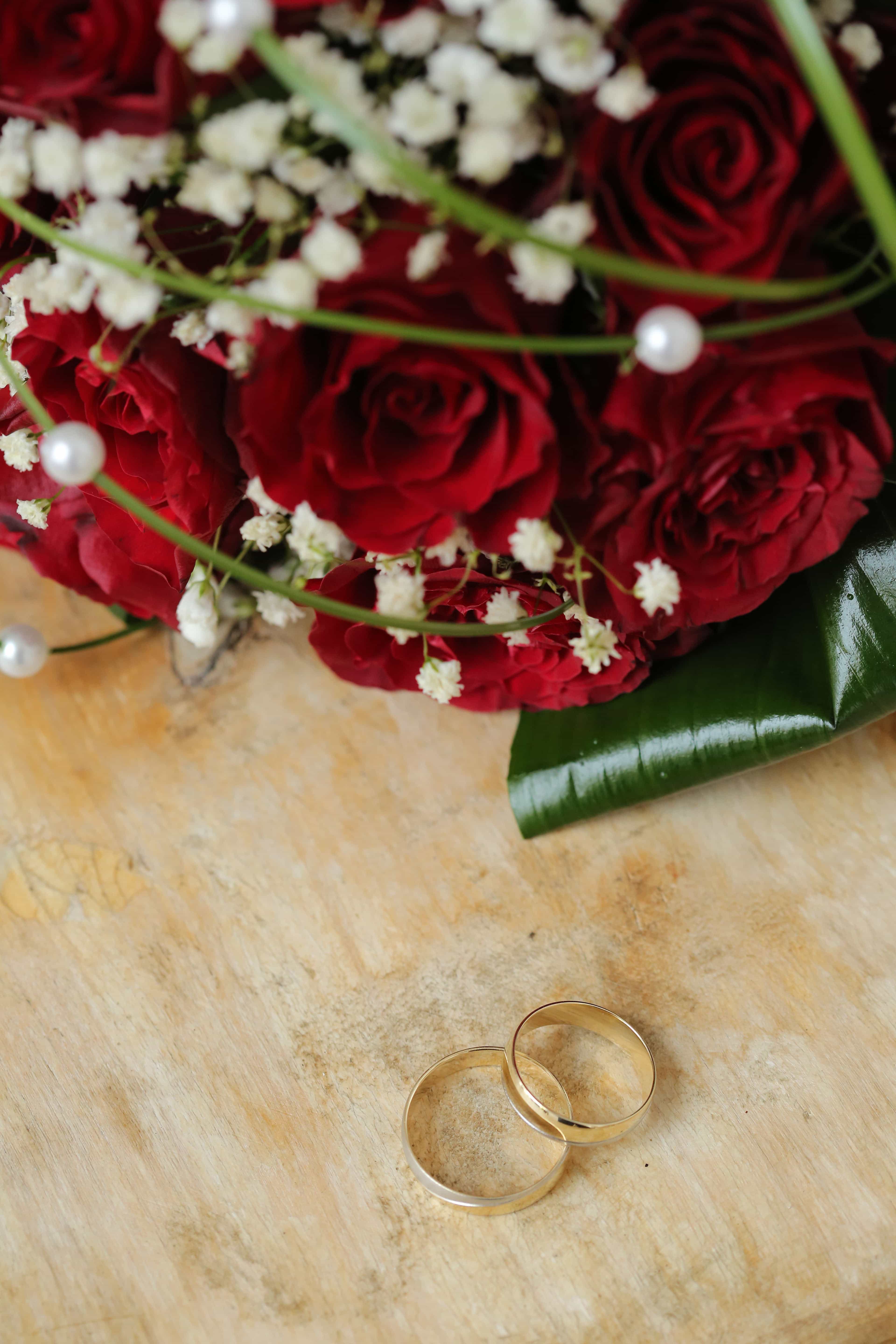 Свадебный букет и кольца