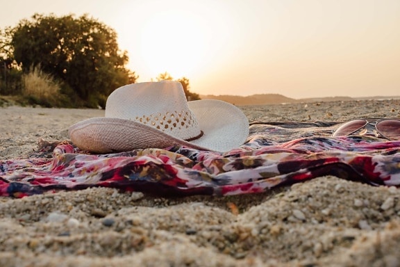 пясък, шапка, плаж, слънчеви очила, одеяло, лято, залез, облекло, покриващи, ваканция