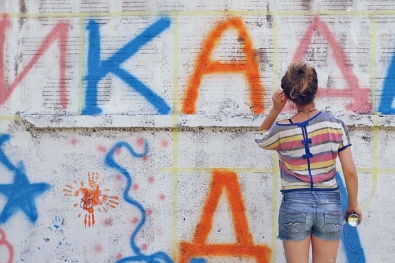 Graffiti, ung kvinne, artist, vegg, livsstil, sprøyte, dekorasjon, kunst, kunstnerisk, kunstverk