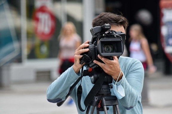 Film, nahrávání videa, natáčení, ulice, televizní zpravodajství, stativ, fotoaparát, fotograf, čočka, zařízení
