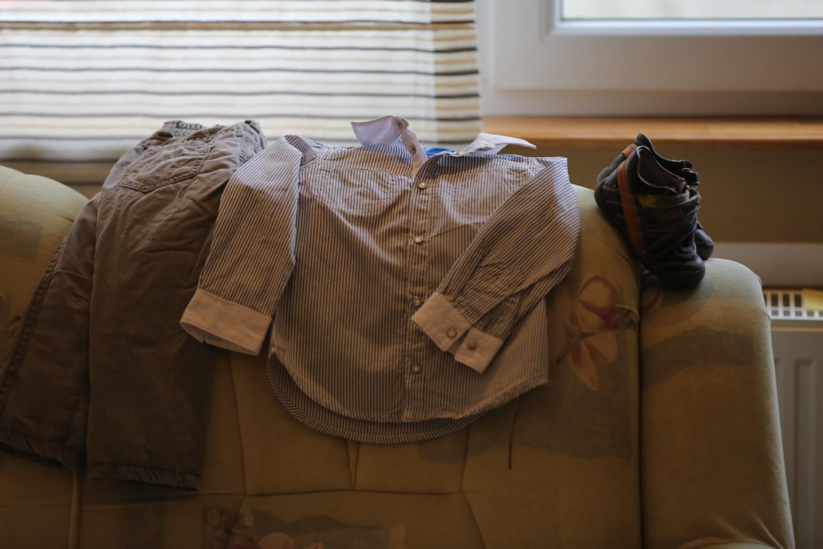 Jeans/Pantalons, lit, chemise, chaussures, adorable, meubles, chambre, chambre à coucher, à l'intérieur, canapé