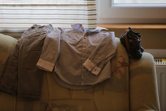 裤子, 床上, 衬衫, 鞋子, 可爱, 家具, 房间, 卧室, 室内, 沙发
