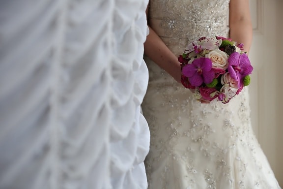 bruiloft, bruidsboeket, trouwjurk, handen, outfit, jurk, bloem, boeket, bruid, betrokkenheid