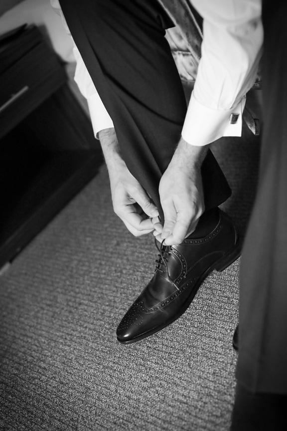 elegantan, čovjek, crno i bijelo, cipele, vezica, noga, čarapa, odijelo, hlače, ljudi