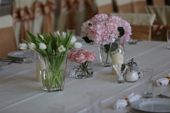 lunchroom, vase, dining area, candlestick, cutlery, candles, tablecloth, tulips, decoration, bouquet
