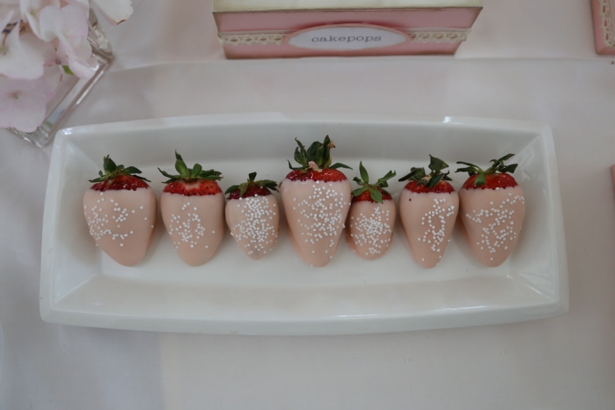 strawberries, cream, food, strawberry, plate, fruit, healthy, delicious, breakfast, dessert