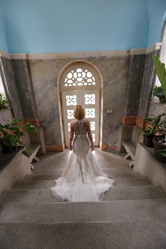 jurk, prachtige, mooi meisje, trap, voordeur, ingang, bruid, bruiloft, kerk, het platform