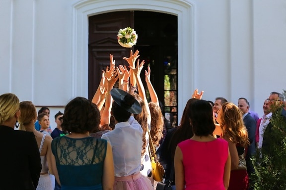 ramo de novia, boda, captura de, chicas, manos, novia, tradicional, personas, tradición, multitud
