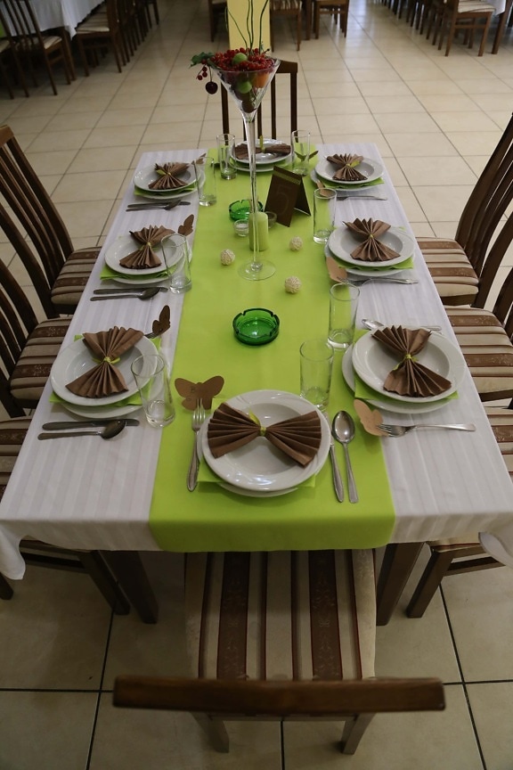 table, lunchroom, dinner table, dining area, cutlery, chairs, ashtray, vase, napkin, glassware