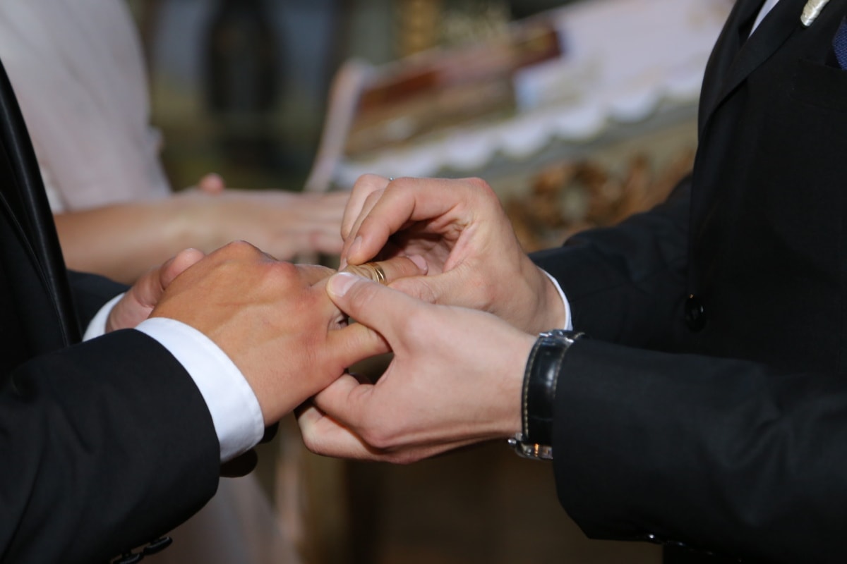 muži, manželstvo, svadba, snubný prsteň, partnerstvo, ruky, ženích, muž, ľudia, podnikanie