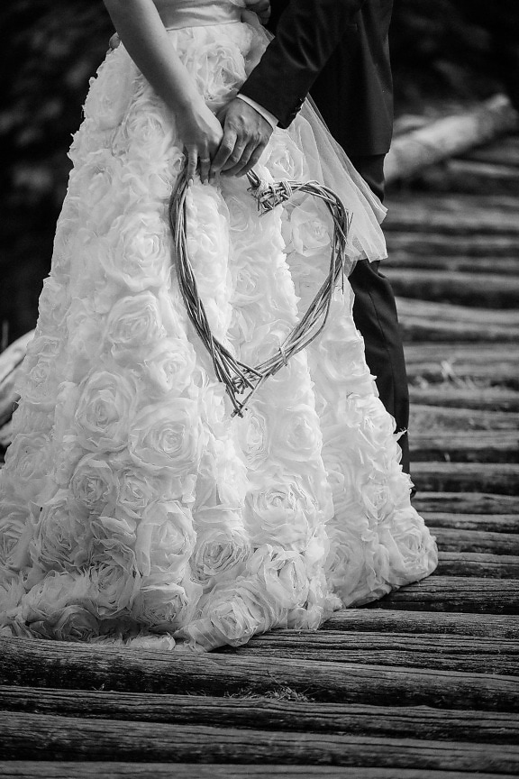 серце, Кохання, романтичний, наречена, весільна сукня, весілля, руки, плаття, портрет, Дівчина