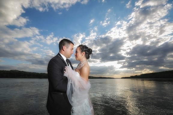 esküvői ruha, vőlegény, menyasszony, horizont, víz, naplemente, szeretet, pár, ruha, szerelem