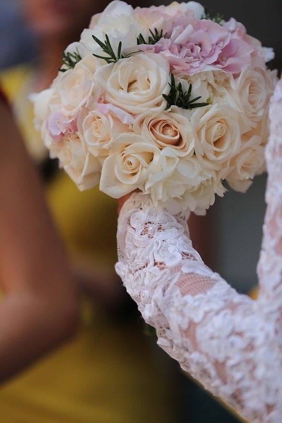 сватбен букет, ръка, сватбена рокля, рози, бяло, елегантна, бели цветя, букет, цвете, Подреждане