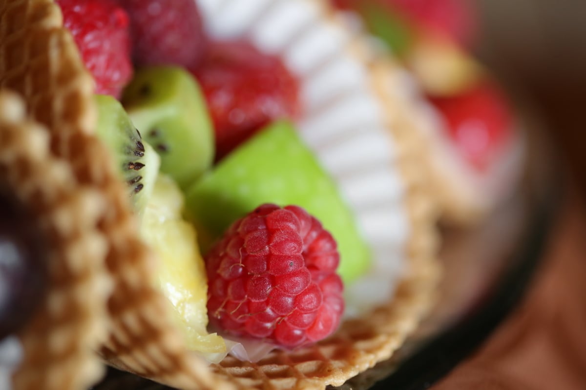 raspberries, salad, salad bar, dessert, kiwi, fresh, strawberry, raspberry, berry, fruit