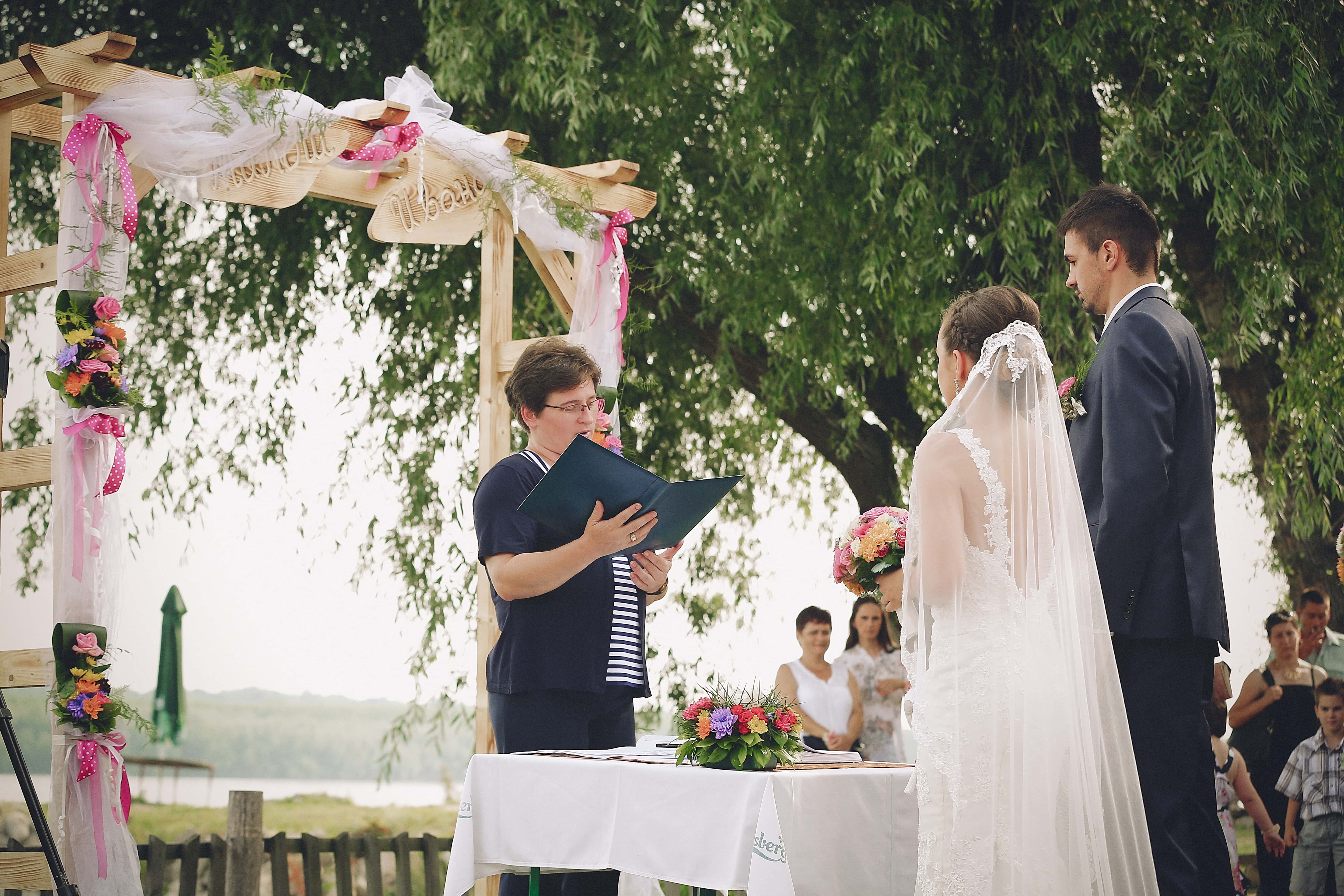 Невеста жениха книга. Свадьба официальная часть. Брак мероприятия. Браки в январе. Ставрополь фото с игры молодожены.