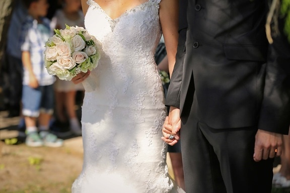 Ziua, nunta, buchet de nuntă, costum, rochie de mireasă, rochie, flori, căsătorie, mirele, dragoste