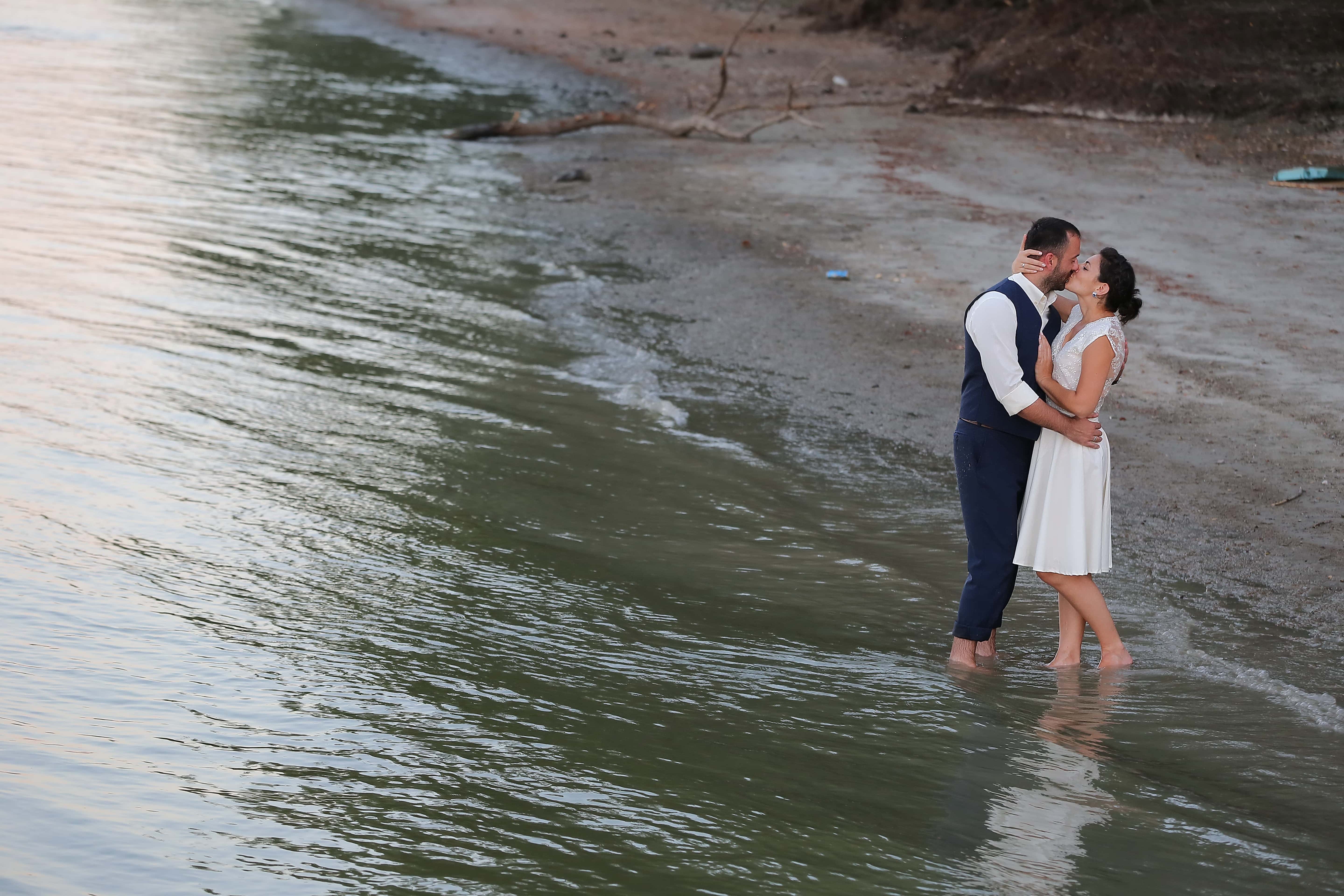 Free Picture Love Water Kiss Riverbank Beach River People Girl Flood Man