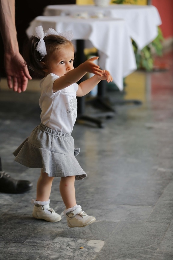 μικρό παιδί, μωρό, Κορίτσι, περπάτημα, αξιολάτρευτο, φούστα, φόρεμα, Κόρη, το παιδί, παιδί