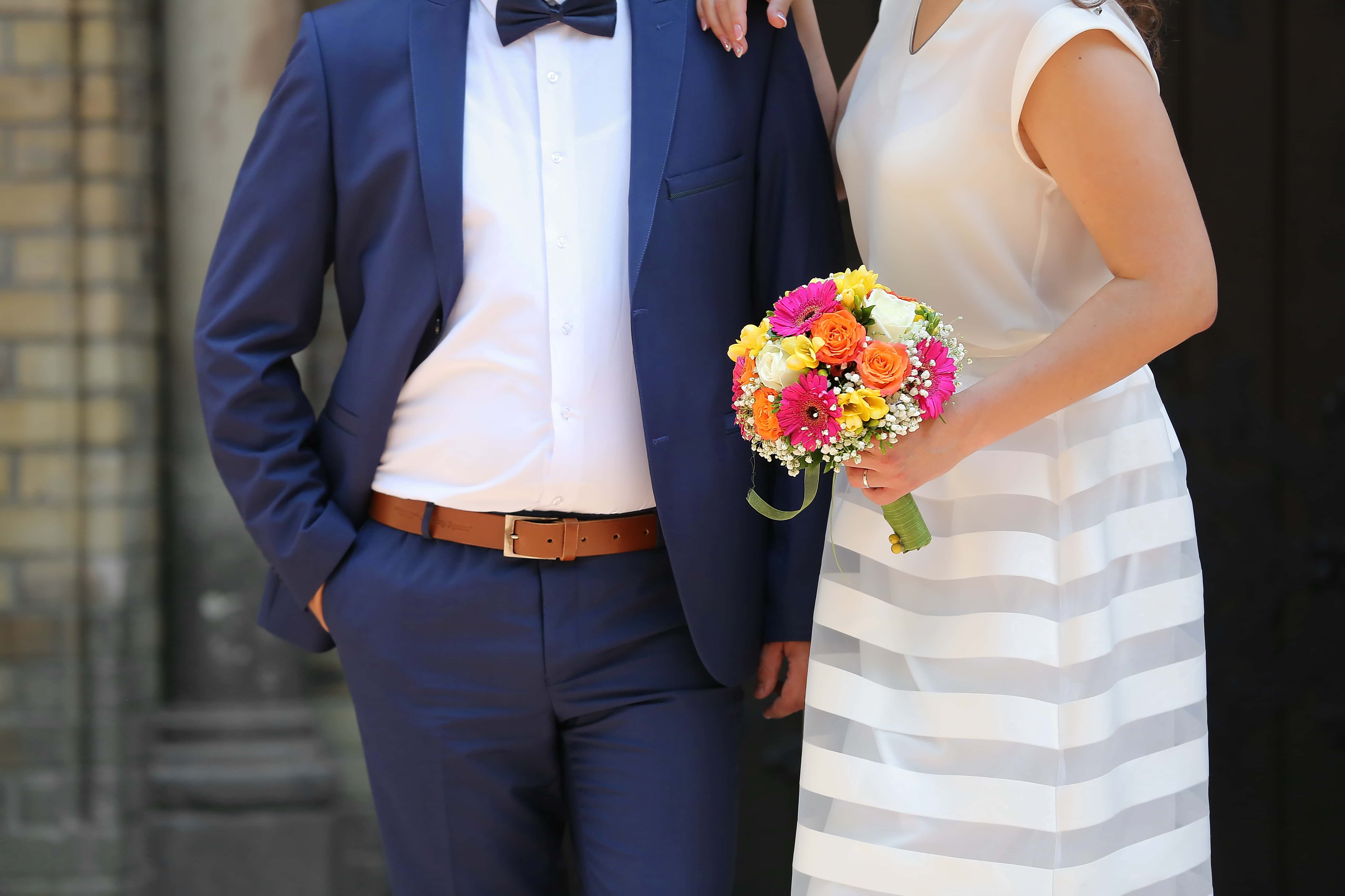Букет невесты под синий костюм жениха