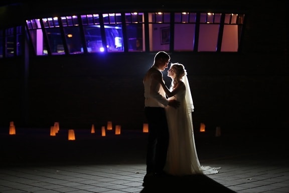 невеста, прожектор, жених, танец, ночь, романтика, любовь, Свадьба, девушка, свет