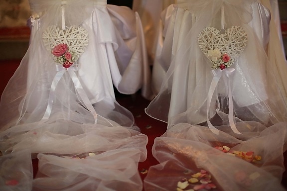 Salon, robe de mariée, romantique, décoration, pétales, coeurs, fait main, mariage, robe, voile