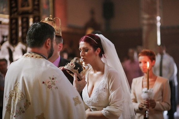 Krone, Krönung, Braut, Priester, Bräutigam, Hochzeit, Hochzeitskleid, Frau, Zeremonie, paar