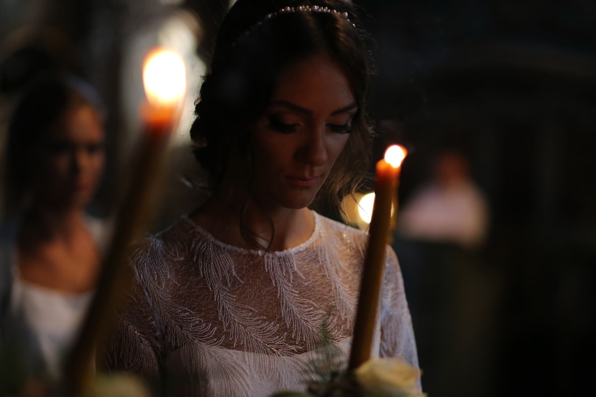 Свічка, свічник, наречена, при свічках, Молитва, молода жінка, світло, Релігія, полум'я, люди
