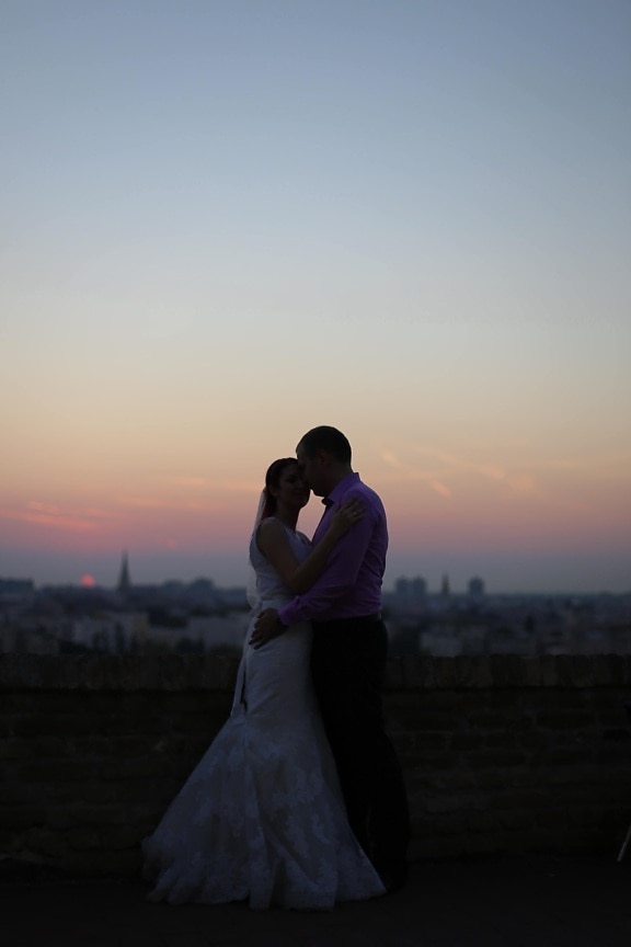 wife, husband, sunrise, bride, hugging, cityscape, panorama, kiss, romance, marriage