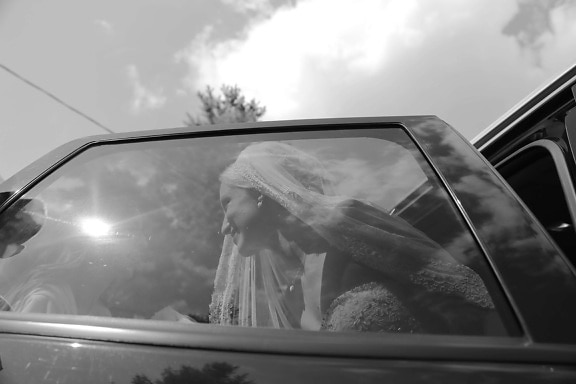 ventana, coche, vestido de novia, boda, novia, monocromo, vehículo, personas, calle, convertible