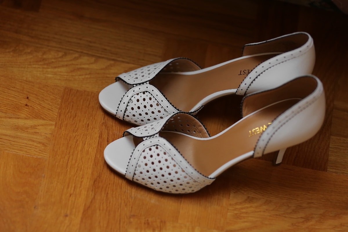 cuero, moda, Blanco, sandalia, hecho a mano, elegancia, calzado, zapato, madera, adentro