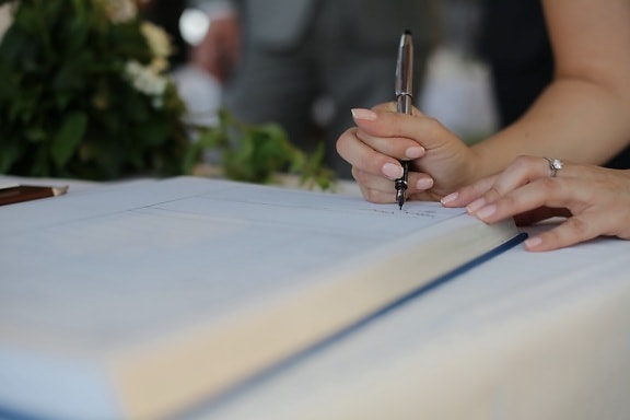 подпис, ръце, книга, документ, молив, ръка, бизнес, писане, хора, жена