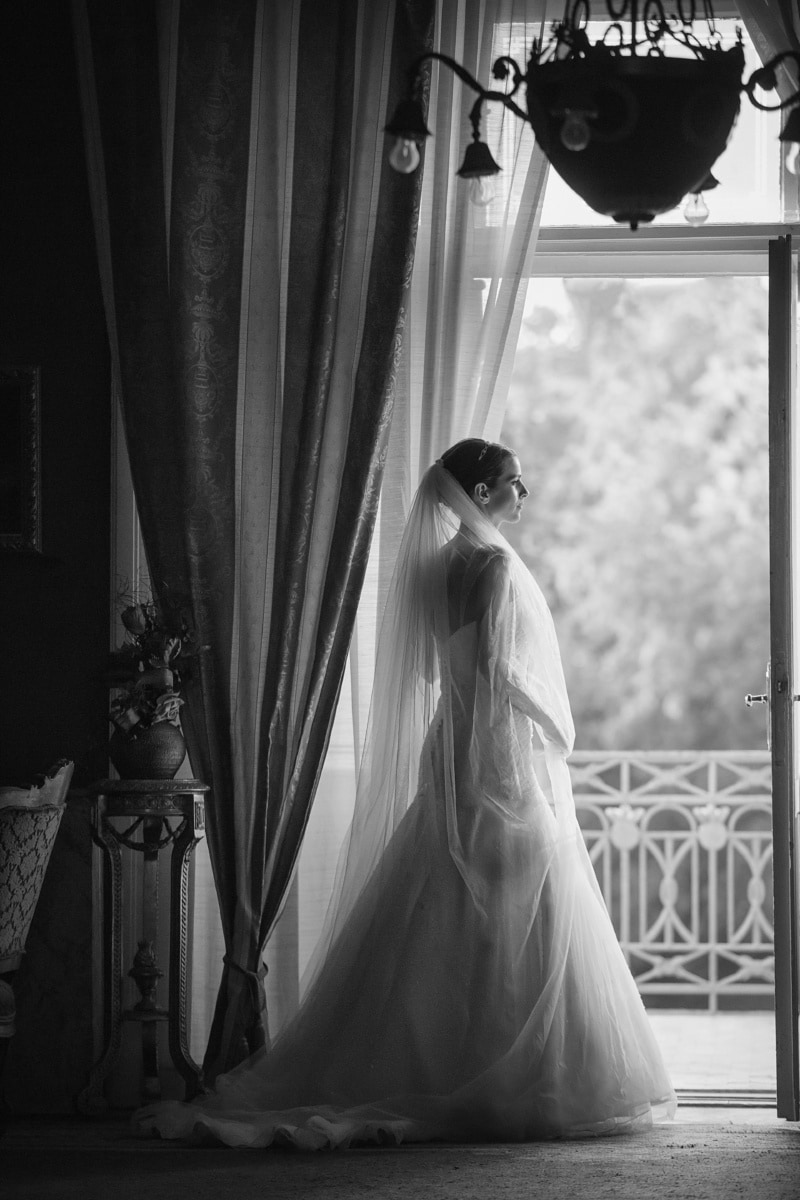 vjenčanica, balkon, mladenka, luksuzno, čekanje, dnevni boravak, ljudi, vjenčanje, haljina, crno-bijelo
