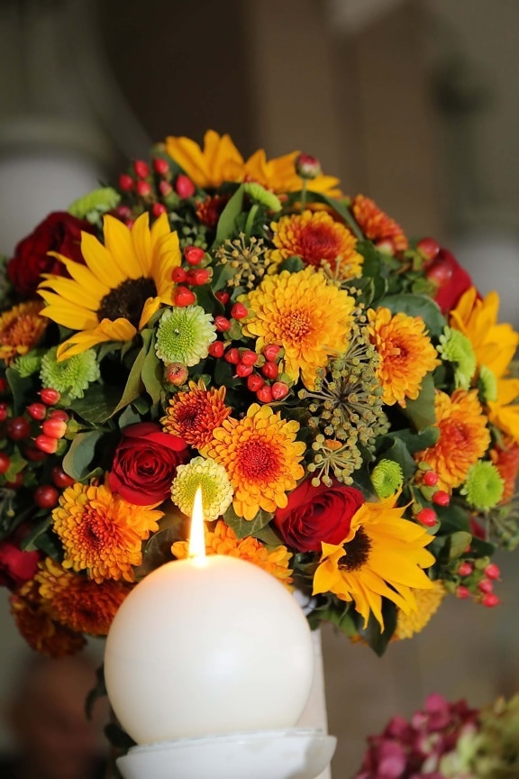 Kerze, Blumenstrauß, Candle-Light, aus nächster Nähe, Blume, Blatt, Romantik, Hochzeit, hell, stieg