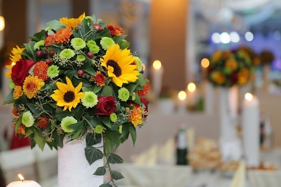 bord, bryllup bukett, restaurant, interiørdesign, natur, blad, utendørs, blomst, romantikk, kjærlighet