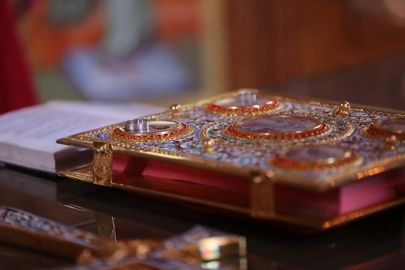 Hardcover, cahaya emas, buatan tangan, Alkitab, permata, perhiasan, emas, Bisnis, di dalam ruangan, agama