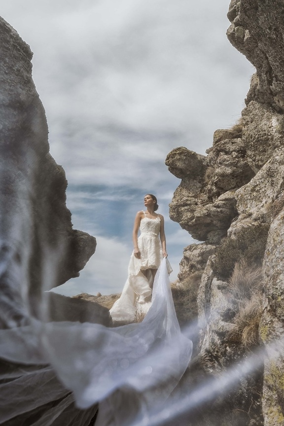 imagen, fotomontaje, boda, novia, posando, vestido de novia, rocas, acantilado, paisaje, roca