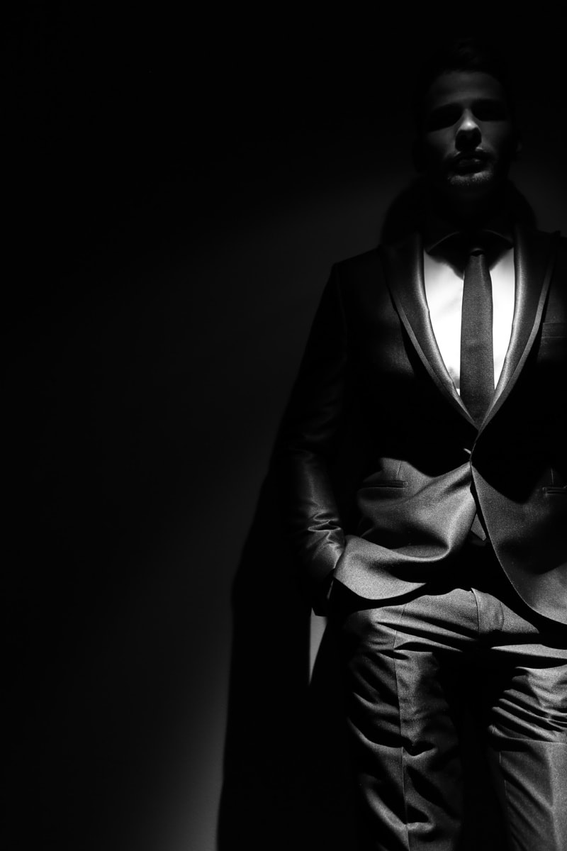 прожектор, Фото студио, тъмнината, постоянен, мъж, сянка, костюм, вратовръзка, представляват, черно