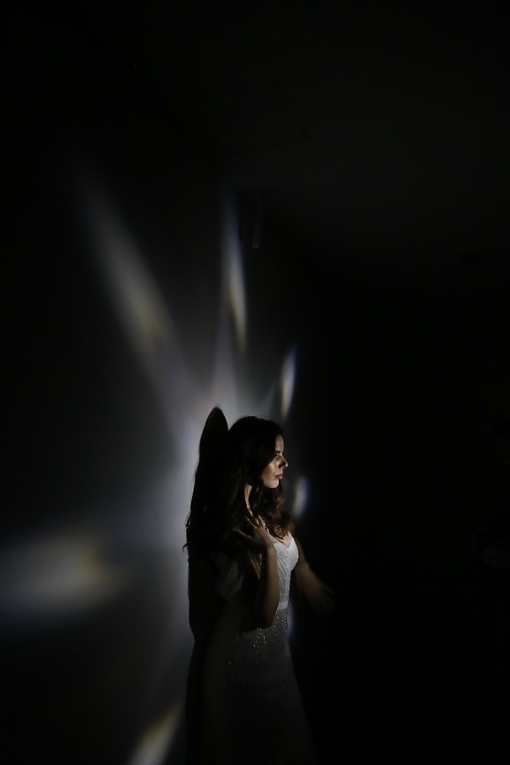 φωτοβολίδα, φωτογραφία μοντέλο, Φωτογραφικό στούντιο, νεαρή γυναίκα, θέτοντας, σκιά, σκοτάδι, προσκήνιο, σκούρο, θόλωμα
